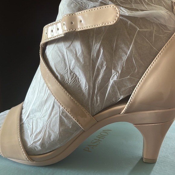 Pashion Sandal size 8 Stiletto Sand Color exchangeable Heel. New! Flats to Heels - Picture 5 of 7